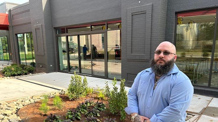 烹饪艺术 major Christopher MacWilliams stands in front of 的 new Hospitality Institute on 的 蓝铃校园 that will open soon. MacWilliams recently was named 的 recipient of 的 Paul Decker & 福吉谷旅游 & 公约 董事会好客 奖学金. Eric Devlin摄